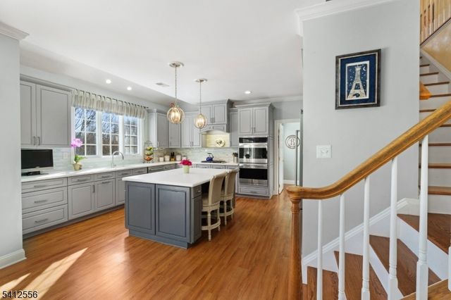 5 Surrey Ln, Washington Twp., NJ 07853