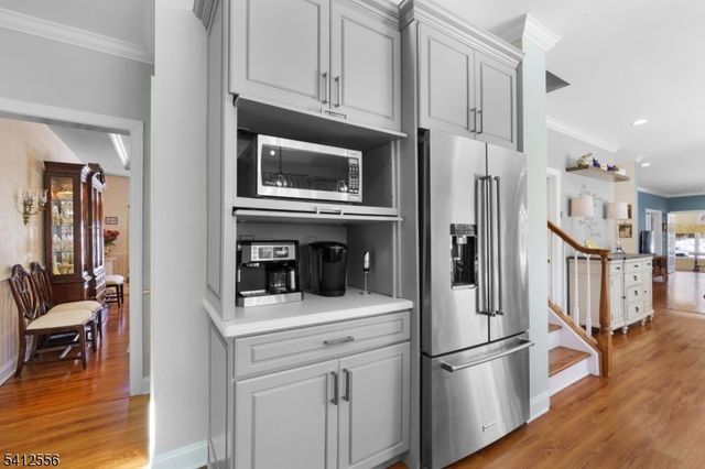 5 Surrey Ln, Washington Twp., NJ 07853