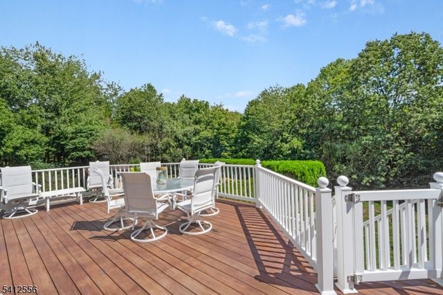 5 Surrey Ln, Washington Twp., NJ 07853