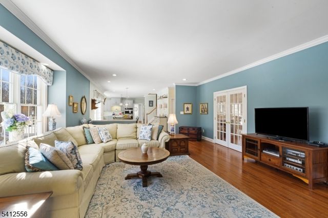 5 Surrey Ln, Washington Twp., NJ 07853