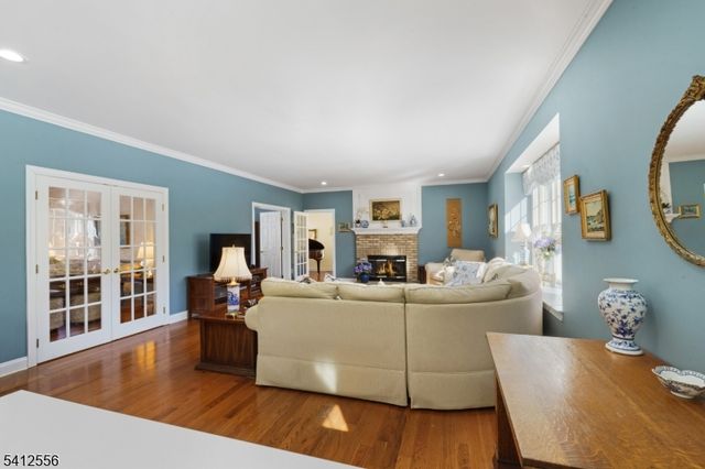 5 Surrey Ln, Washington Twp., NJ 07853