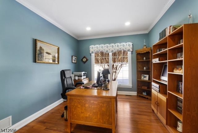 5 Surrey Ln, Washington Twp., NJ 07853