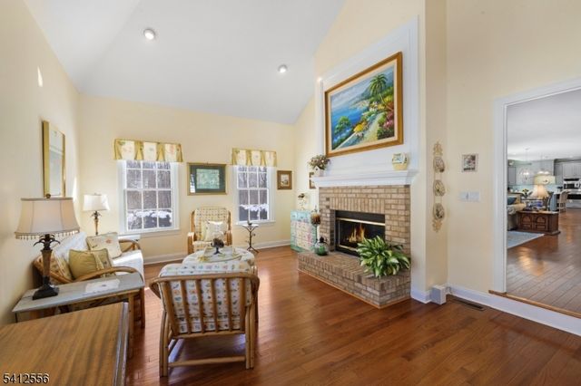 5 Surrey Ln, Washington Twp., NJ 07853