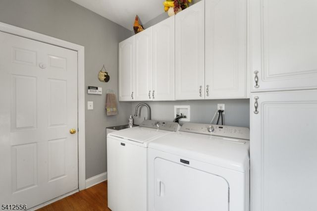 5 Surrey Ln, Washington Twp., NJ 07853