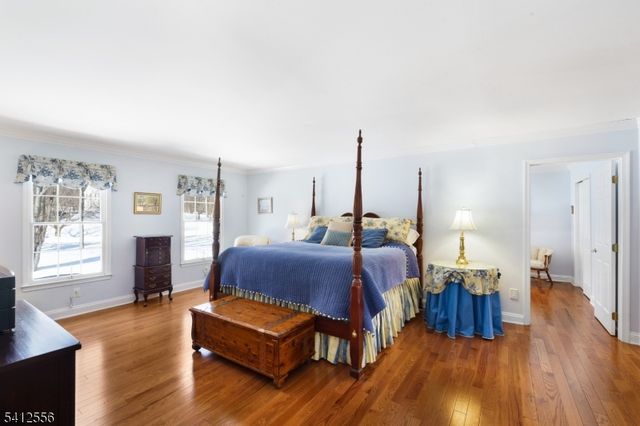 5 Surrey Ln, Washington Twp., NJ 07853