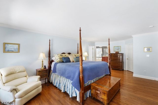 5 Surrey Ln, Washington Twp., NJ 07853