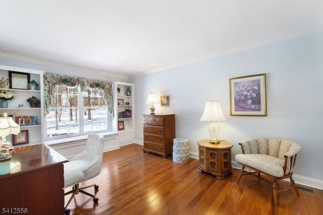 5 Surrey Ln, Washington Twp., NJ 07853