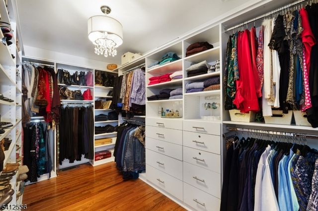 5 Surrey Ln, Washington Twp., NJ 07853