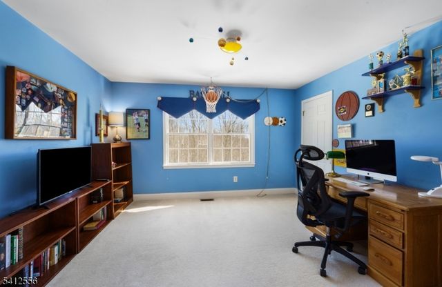 5 Surrey Ln, Washington Twp., NJ 07853