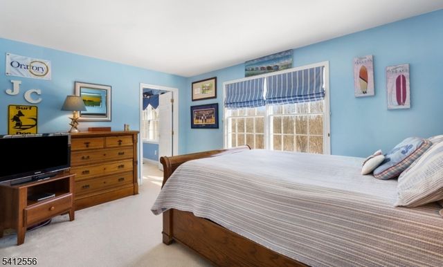 5 Surrey Ln, Washington Twp., NJ 07853