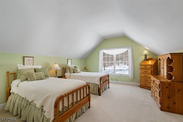 5 Surrey Ln, Washington Twp., NJ 07853