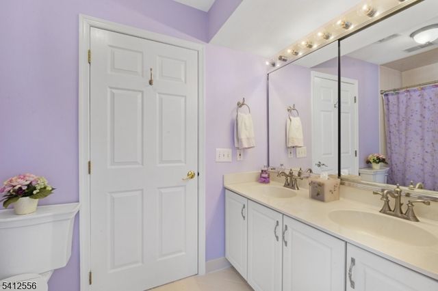 5 Surrey Ln, Washington Twp., NJ 07853