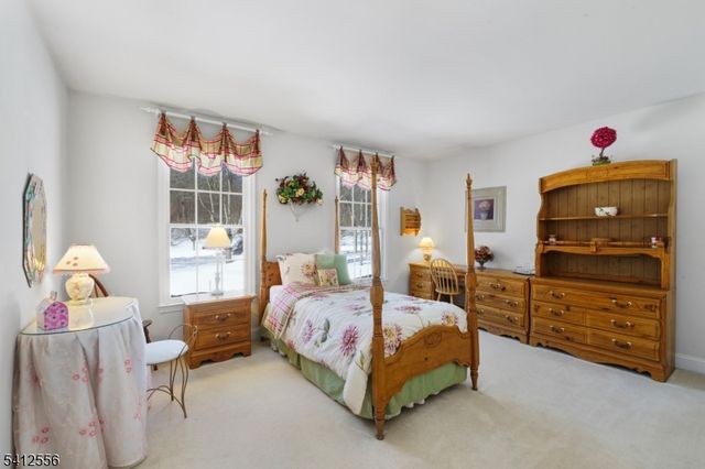 5 Surrey Ln, Washington Twp., NJ 07853