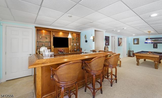 5 Surrey Ln, Washington Twp., NJ 07853