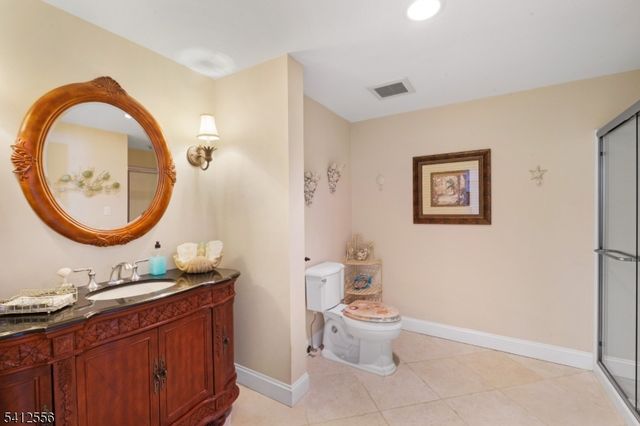 5 Surrey Ln, Washington Twp., NJ 07853