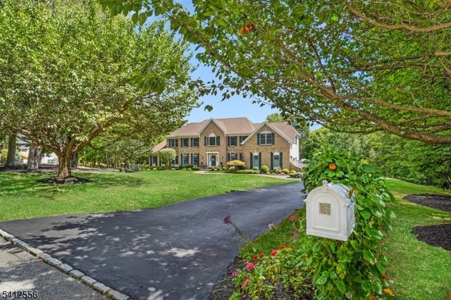 5 Surrey Ln, Washington Twp., NJ 07853