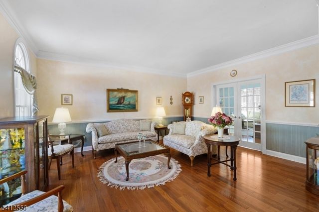 5 Surrey Ln, Washington Twp., NJ 07853