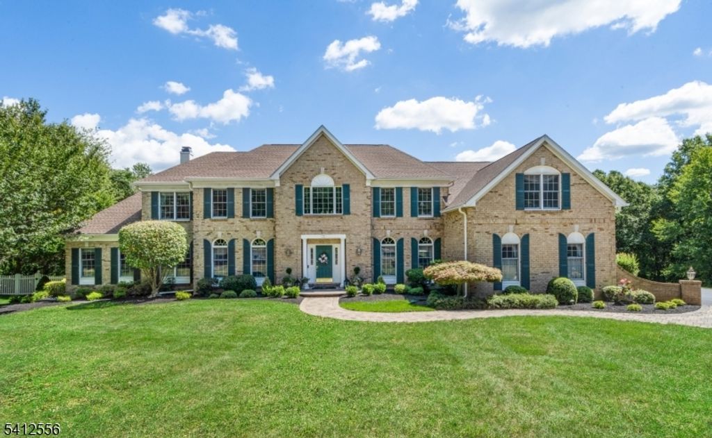 5 Surrey Ln, Washington Twp., NJ 07853