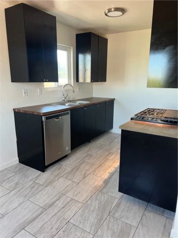 454 E Avenue Q3 8, Palmdale, CA 93550