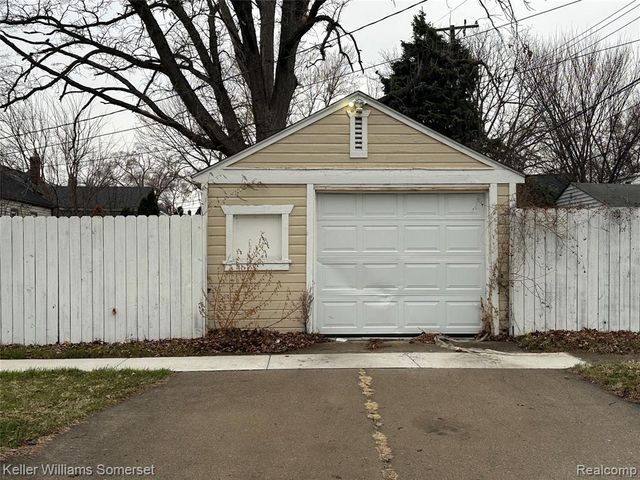 19775 Kingsville Street, Harper Woods, MI 48225