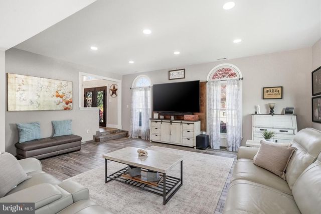 6 WILLIAMSBURG CT, Sewell, NJ 08080