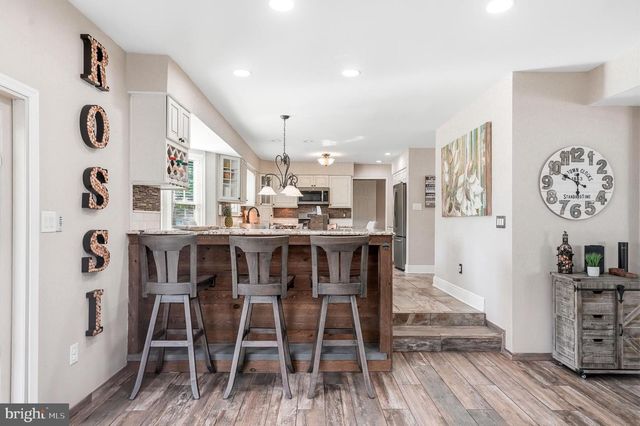 6 WILLIAMSBURG CT, Sewell, NJ 08080