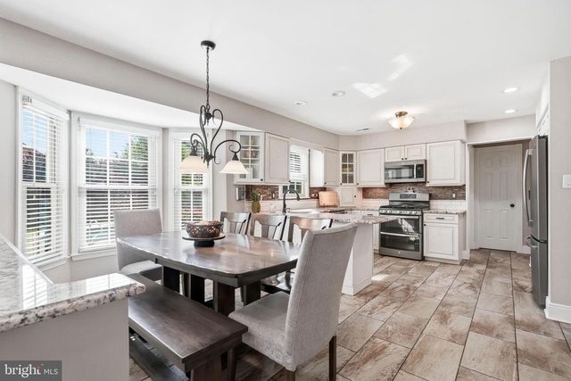 6 WILLIAMSBURG CT, Sewell, NJ 08080