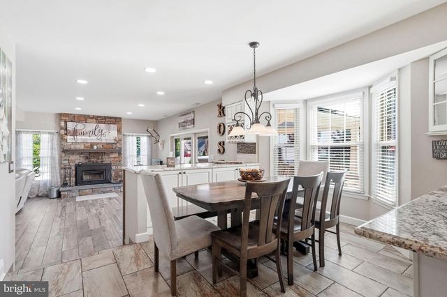 6 WILLIAMSBURG CT, Sewell, NJ 08080