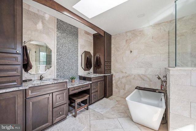 6 WILLIAMSBURG CT, Sewell, NJ 08080