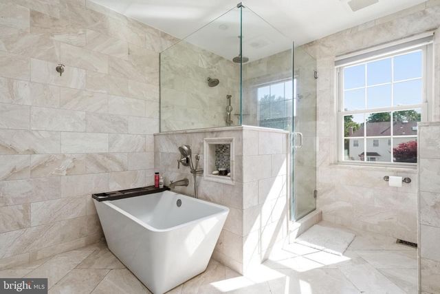 6 WILLIAMSBURG CT, Sewell, NJ 08080