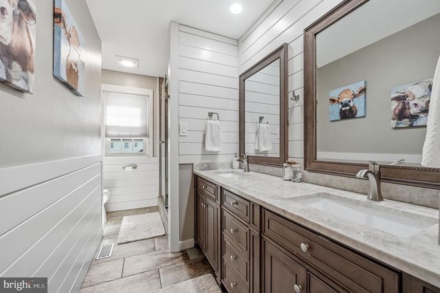6 WILLIAMSBURG CT, Sewell, NJ 08080