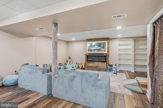6 WILLIAMSBURG CT, Sewell, NJ 08080