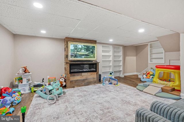 6 WILLIAMSBURG CT, Sewell, NJ 08080