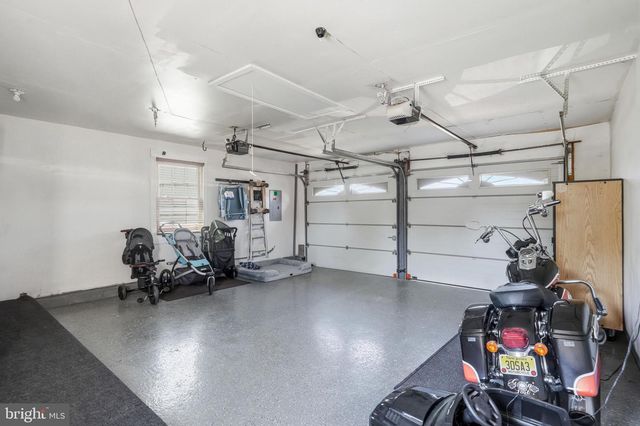 6 WILLIAMSBURG CT, Sewell, NJ 08080