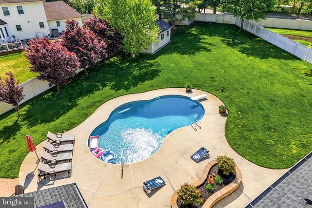 6 WILLIAMSBURG CT, Sewell, NJ 08080