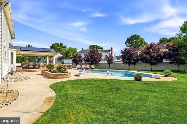 6 WILLIAMSBURG CT, Sewell, NJ 08080