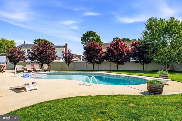 6 WILLIAMSBURG CT, Sewell, NJ 08080
