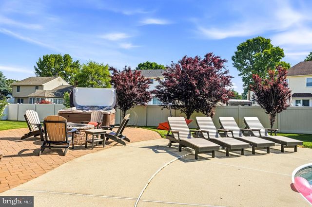 6 WILLIAMSBURG CT, Sewell, NJ 08080