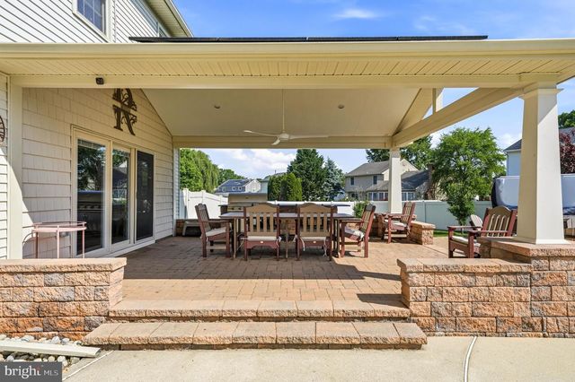 6 WILLIAMSBURG CT, Sewell, NJ 08080