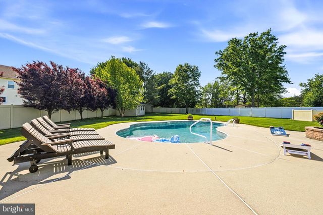 6 WILLIAMSBURG CT, Sewell, NJ 08080