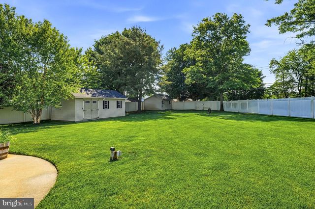 6 WILLIAMSBURG CT, Sewell, NJ 08080