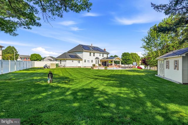 6 WILLIAMSBURG CT, Sewell, NJ 08080