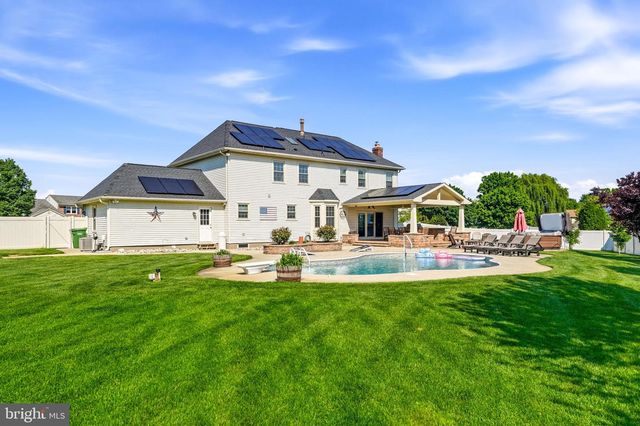 6 WILLIAMSBURG CT, Sewell, NJ 08080
