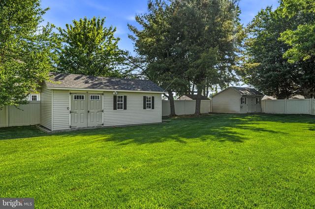 6 WILLIAMSBURG CT, Sewell, NJ 08080