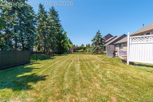 17576 Canvasback Drive, Macomb Township, MI 48044