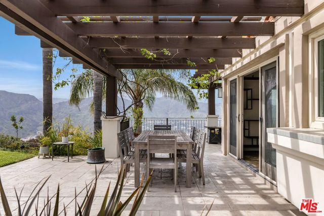 1445 Cuesta Linda, Pacific Palisades (los Angeles), CA 90272