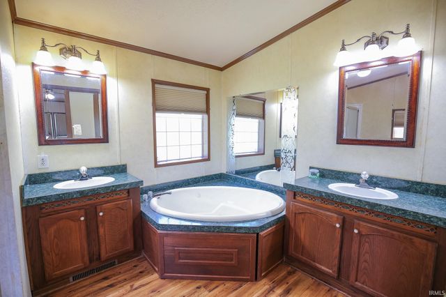 6858 S Greentuck Drive, Owensburg, IN 47453
