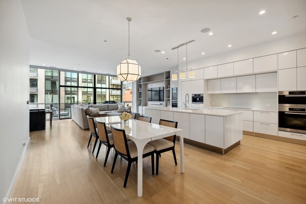 747 N Clark Street 401, Chicago, IL 60654 — photo 2