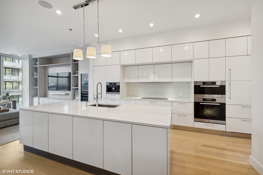 747 N Clark Street 401, Chicago, IL 60654 — photo 3