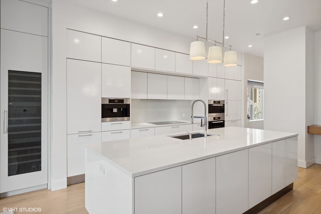 747 N Clark Street 401, Chicago, IL 60654 — photo 4